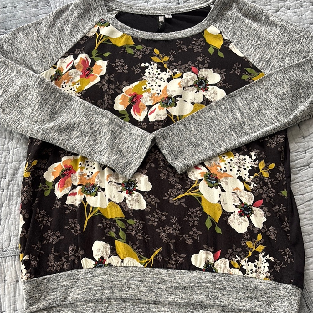 Floral Print Top with Gray Trim